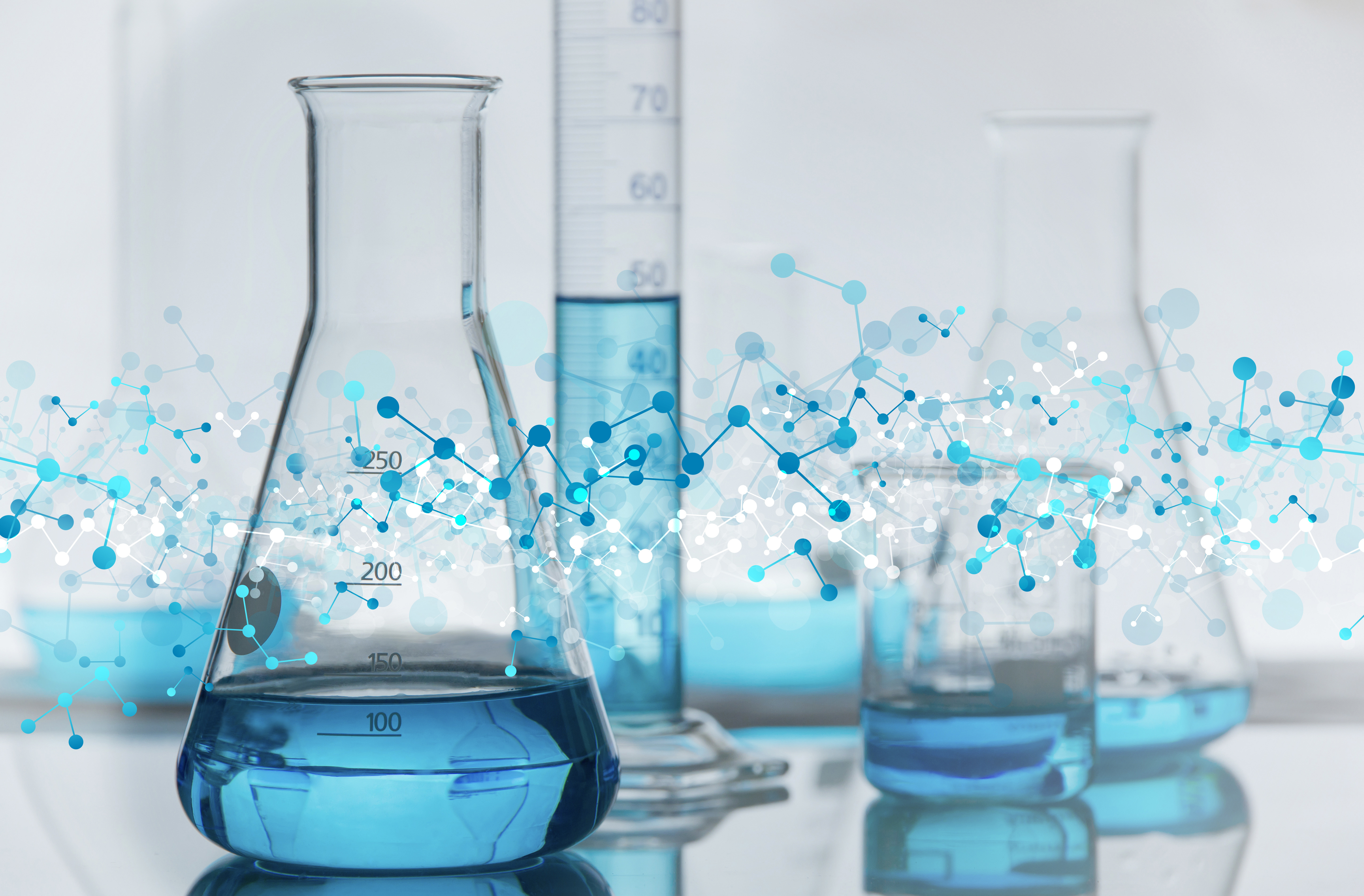 Laborgefäße und Pipette